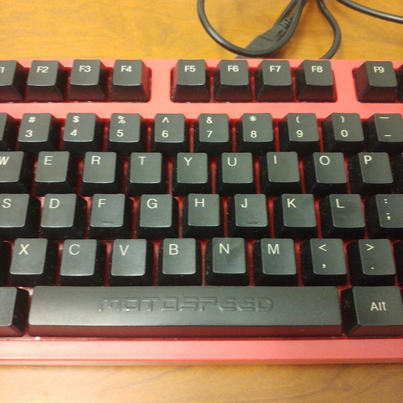 Motospeed Mechanical Full Sized Wired Red  Keyboard Gaming - Picture 3 of 8